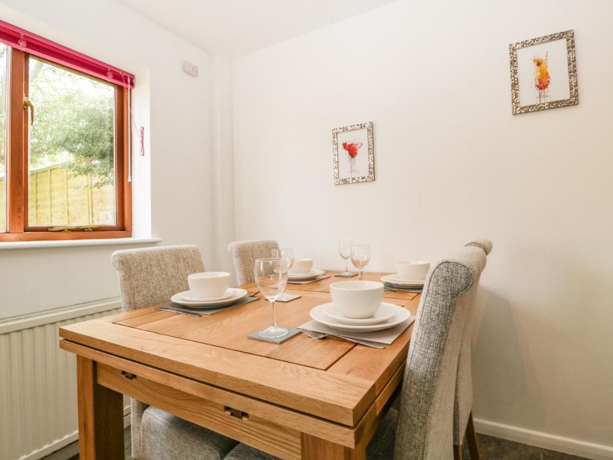 16 Mythern Meadow Bradford-On-Avon Exterior photo